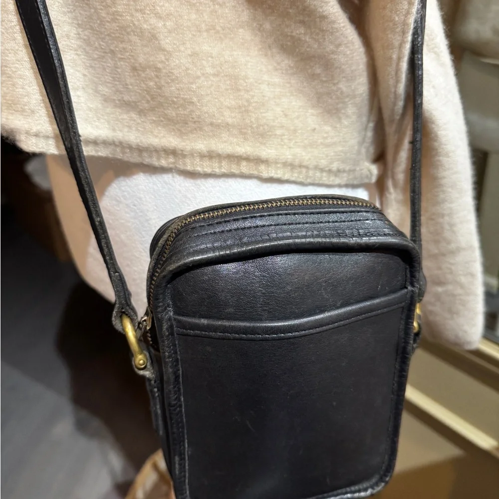Coach Kit 9973 Vintage camera crossbody‎ Black Leather Crossbody Bag